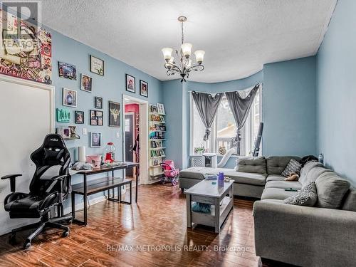 67 Town Line, Orangeville, ON - Indoor Photo Showing Living Room