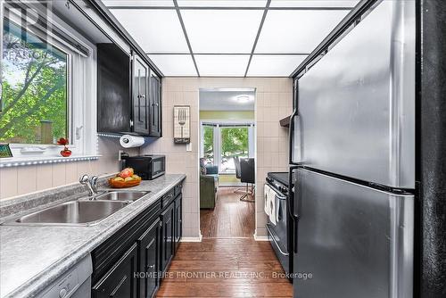 16 Joanne Court, Brampton, ON - Indoor Photo Showing Kitchen With Double Sink