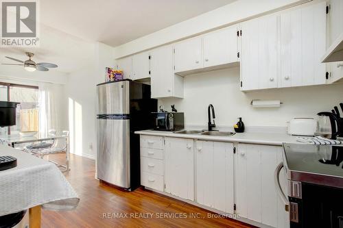 132 - 132 Baronwood Court, Brampton (Brampton North), ON - Indoor Photo Showing Kitchen With Double Sink