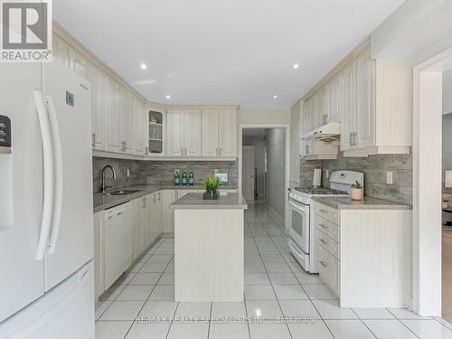 59 Wildberry Crescent, Brampton (Sandringham-Wellington), ON - Indoor Photo Showing Kitchen