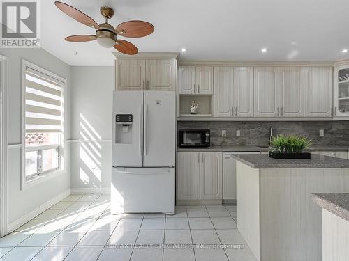 59 Wildberry Crescent, Brampton (Sandringham-Wellington), ON - Indoor Photo Showing Kitchen