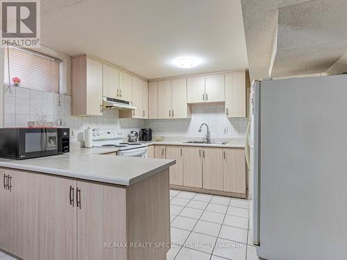 59 Wildberry Crescent, Brampton (Sandringham-Wellington), ON - Indoor Photo Showing Kitchen