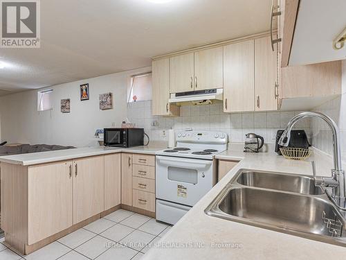 59 Wildberry Crescent, Brampton (Sandringham-Wellington), ON - Indoor Photo Showing Kitchen With Double Sink