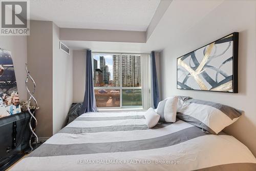 505 - 410 Queens Quay, Toronto (Waterfront Communities), ON - Indoor Photo Showing Bedroom