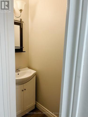 99 Walmer Gardens, London, ON - Indoor Photo Showing Bathroom