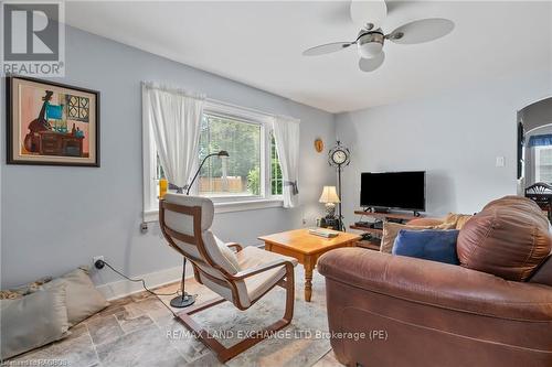 439 Green Street, Saugeen Shores, ON - Indoor Photo Showing Living Room