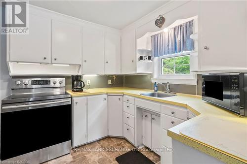 439 Green Street, Saugeen Shores, ON - Indoor Photo Showing Kitchen