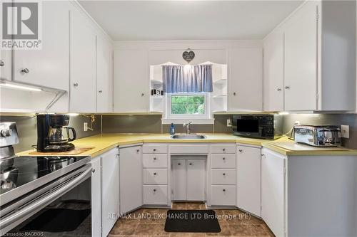 439 Green Street, Saugeen Shores, ON - Indoor Photo Showing Kitchen