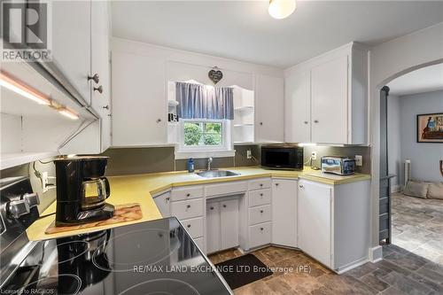 439 Green Street, Saugeen Shores, ON - Indoor Photo Showing Kitchen