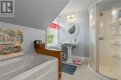 439 Green Street, Saugeen Shores, ON - Indoor Photo Showing Bathroom