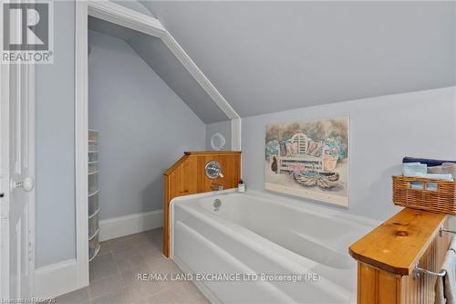 439 Green Street, Saugeen Shores, ON - Indoor Photo Showing Bathroom