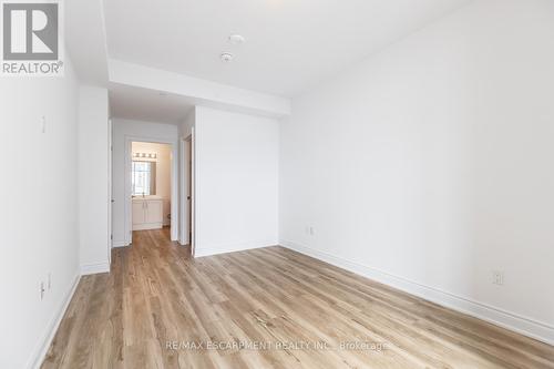 430 - 10 Mallard Trail, Hamilton (Waterdown), ON - Indoor Photo Showing Other Room