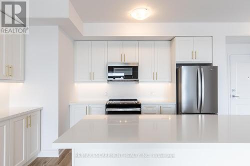 430 - 10 Mallard Trail, Hamilton (Waterdown), ON - Indoor Photo Showing Kitchen