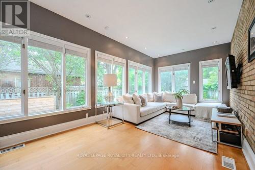 42 Liverpool Street, Guelph, ON - Indoor Photo Showing Living Room