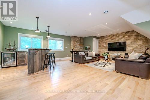 42 Liverpool Street, Guelph (Exhibition Park), ON - Indoor Photo Showing Living Room