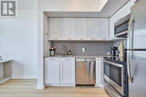 816 - 2200 Lake Shore Boulevard W, Toronto (Mimico), ON - Indoor Photo Showing Kitchen With Upgraded Kitchen