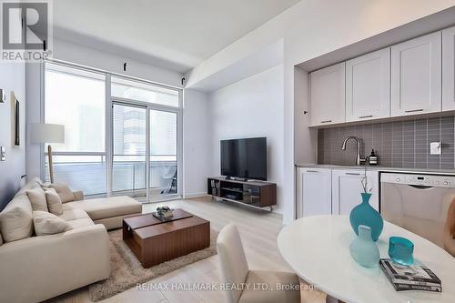 816 - 2200 Lake Shore Boulevard W, Toronto (Mimico), ON - Indoor Photo Showing Living Room