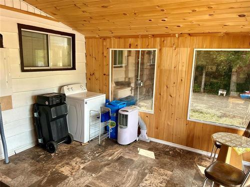 10 Slocruz Drive, Sandy Lake, MB - Indoor Photo Showing Laundry Room