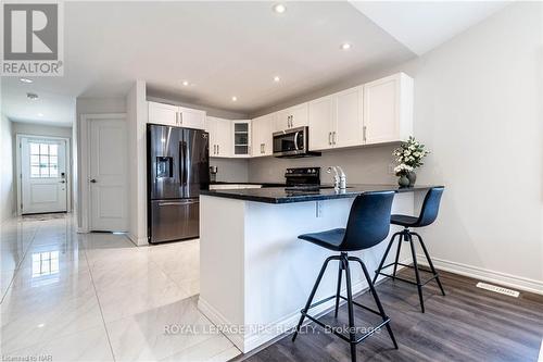 10 Hawthorn Avenue, Thorold, ON - Indoor Photo Showing Kitchen