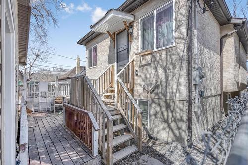 630 Boyd Avenue, Winnipeg, MB - Outdoor With Exterior