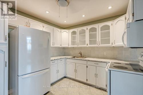 1009 - 5250 Lakeshore Road, Burlington, ON - Indoor Photo Showing Kitchen