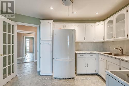 1009 - 5250 Lakeshore Road, Burlington, ON - Indoor Photo Showing Kitchen