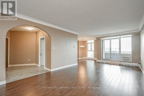 1009 - 5250 Lakeshore Road, Burlington, ON - Indoor