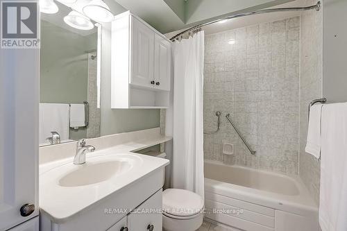 1009 - 5250 Lakeshore Road, Burlington, ON - Indoor Photo Showing Bathroom