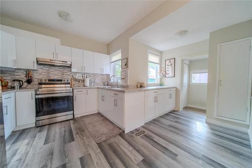 796 Simcoe Street, Winnipeg, MB - Indoor Photo Showing Kitchen