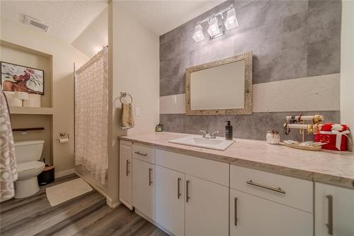 796 Simcoe Street, Winnipeg, MB - Indoor Photo Showing Bathroom