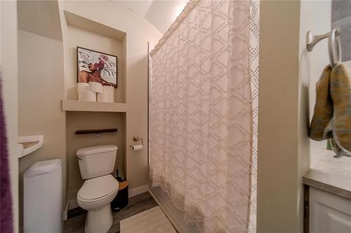 796 Simcoe Street, Winnipeg, MB - Indoor Photo Showing Bathroom