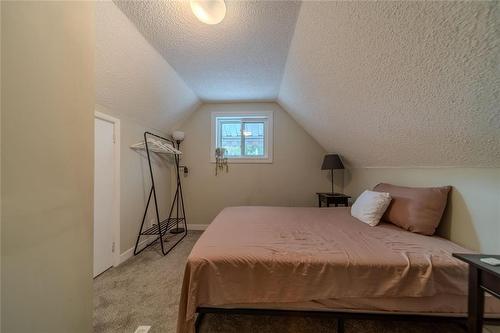 796 Simcoe Street, Winnipeg, MB - Indoor Photo Showing Bedroom