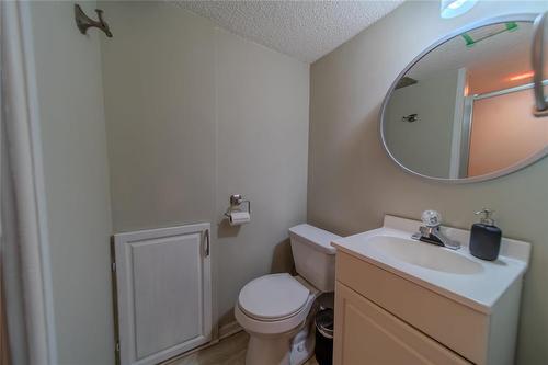 796 Simcoe Street, Winnipeg, MB - Indoor Photo Showing Bathroom