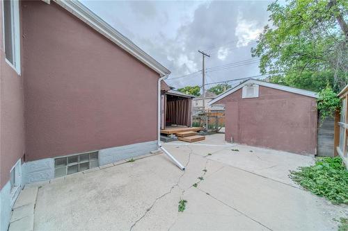 796 Simcoe Street, Winnipeg, MB - Outdoor With Exterior