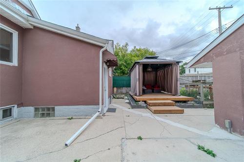 796 Simcoe Street, Winnipeg, MB - Outdoor With Exterior