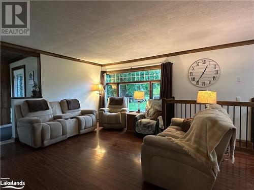 296 High St, Mactier, ON - Indoor Photo Showing Living Room