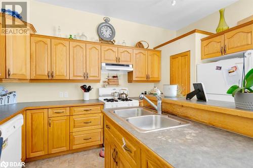 70 Bridge Street W, Belleville, ON - Indoor Photo Showing Kitchen With Double Sink