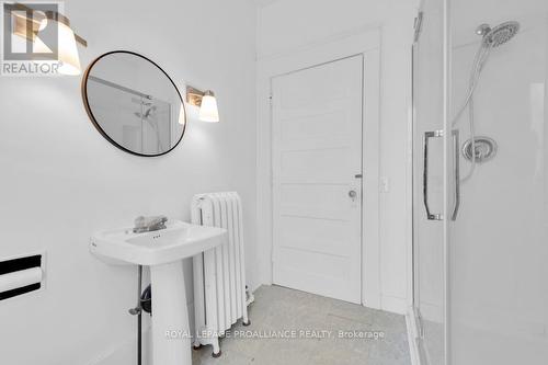 70 Bridge Street W, Belleville, ON - Indoor Photo Showing Bathroom