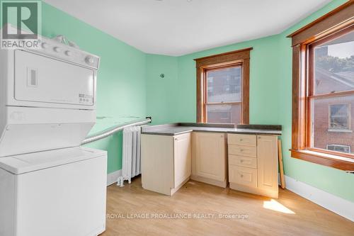 70 Bridge Street W, Belleville, ON - Indoor Photo Showing Laundry Room