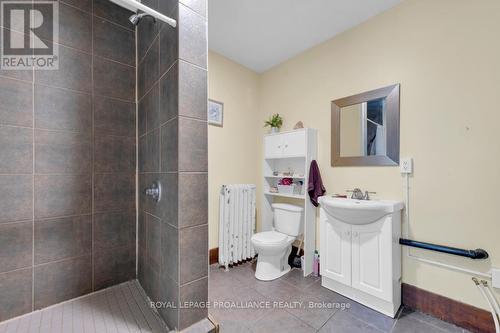 70 Bridge Street W, Belleville, ON - Indoor Photo Showing Bathroom