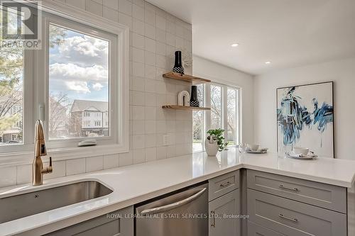 2320 Strawfield Court, Oakville (River Oaks), ON - Indoor Photo Showing Kitchen