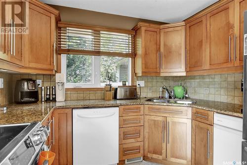 67 Selkirk Crescent, Regina, SK - Indoor Photo Showing Kitchen With Double Sink