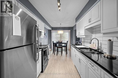 8 - 1199 Reardon Boulevard, London, ON - Indoor Photo Showing Kitchen With Double Sink With Upgraded Kitchen