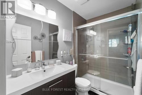 8 - 1199 Reardon Boulevard, London, ON - Indoor Photo Showing Bathroom