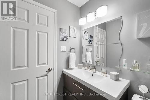 8 - 1199 Reardon Boulevard, London, ON - Indoor Photo Showing Bathroom