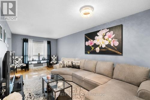 8 - 1199 Reardon Boulevard, London, ON - Indoor Photo Showing Living Room