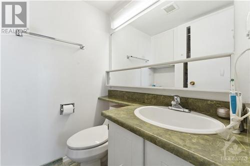 500 Laurier Avenue Unit#2308, Ottawa, ON - Indoor Photo Showing Bathroom