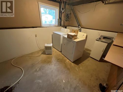 6011 Neufeld Avenue, Waldheim, SK - Indoor Photo Showing Laundry Room