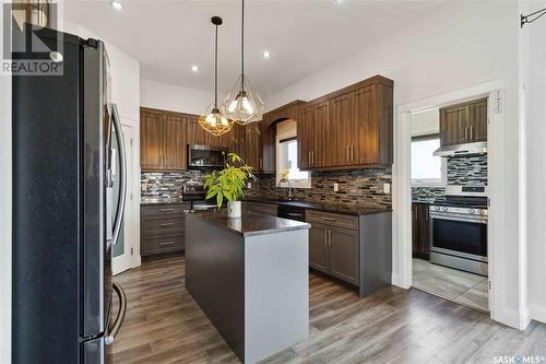 663 Kenaschuk Crescent, Saskatoon, SK - Indoor Photo Showing Kitchen With Upgraded Kitchen