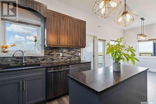 663 Kenaschuk Crescent, Saskatoon, SK - Indoor Photo Showing Kitchen